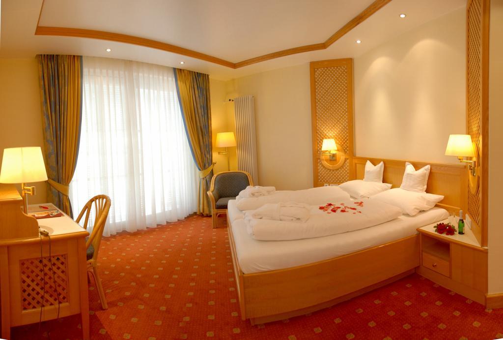 Thermenhotel Quellenhof Bad Füssing Rum bild