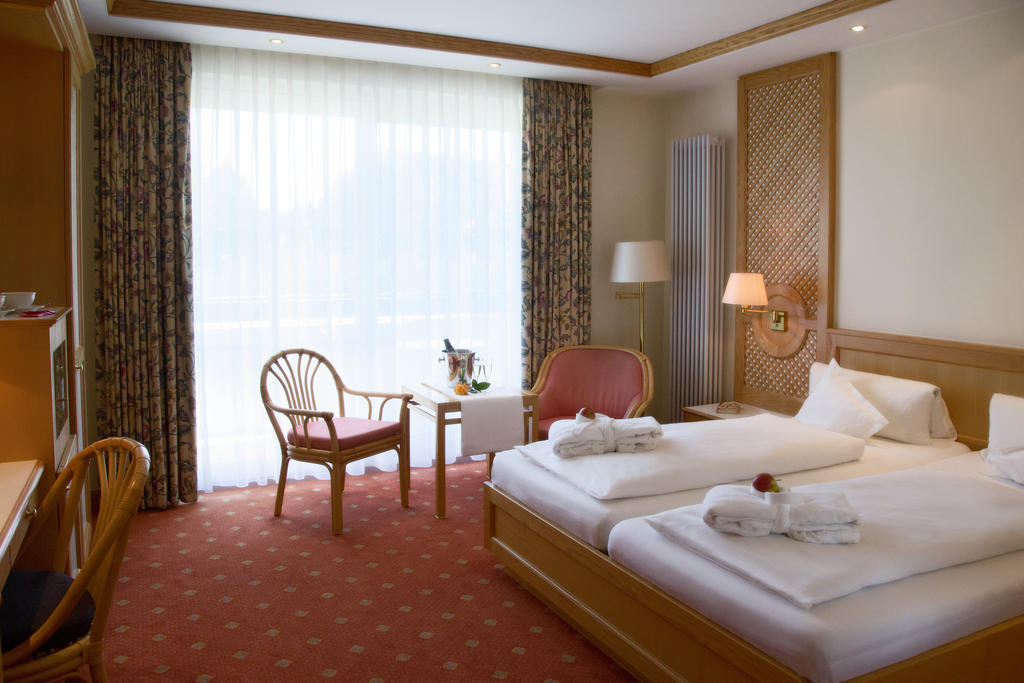 Thermenhotel Quellenhof Bad Füssing Rum bild